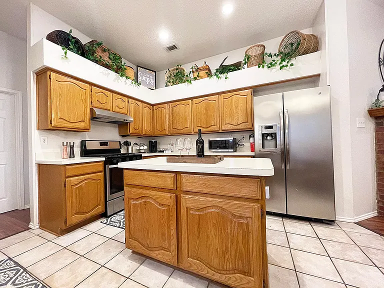 8306 Trail Lake Dr — Photo 11