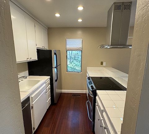 4th image of 16 Circle Dr #1