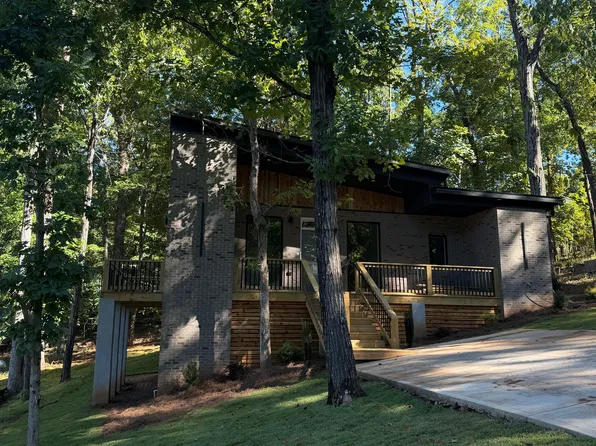 726 Lynnhaven Dr, Seneca, SC 29678