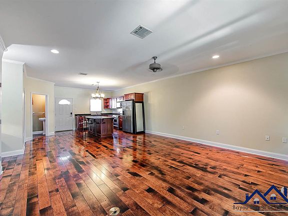 3rd image of 3031 Barrow St APT 5