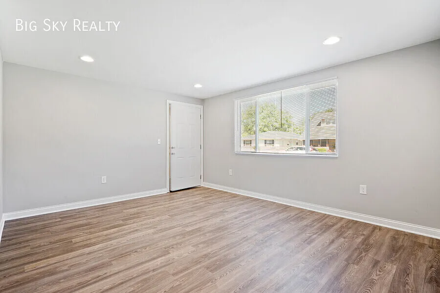 The Huntley Apartments - Creekside 2 bed / 1 bath - New Rehab — Photo 2