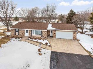 N1375 Julius Dr, Greenville, WI 54942