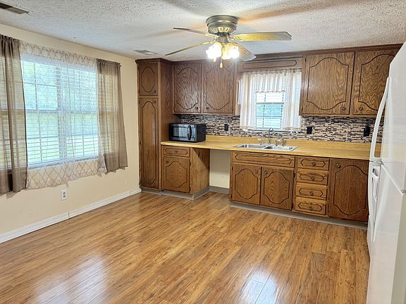 4th image of 1202 Pickle Knight Rd