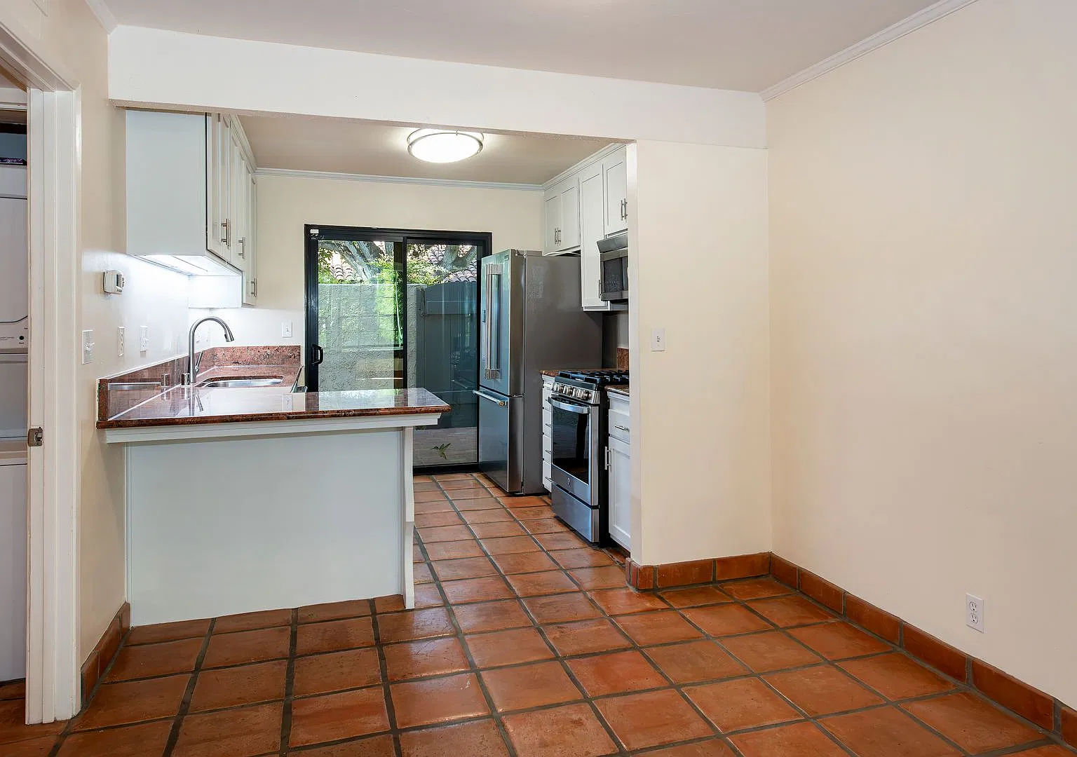 Spanish-style 3/2 Montecito Condo in MUS school district! — Photo 4