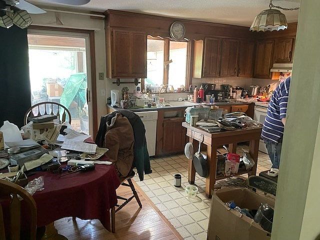 2nd image of 220 Juniper Dr
