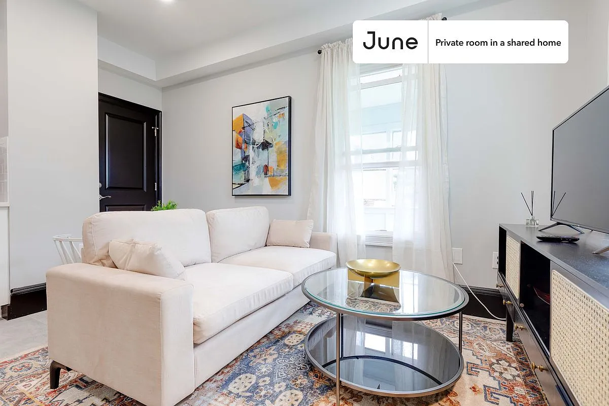 Full bedroom in 4 bed/1.5 bath home in South Boston #193 2C — Photo 3