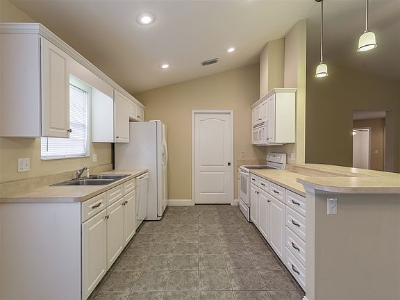 4th image of 25141 SW 17th Ave