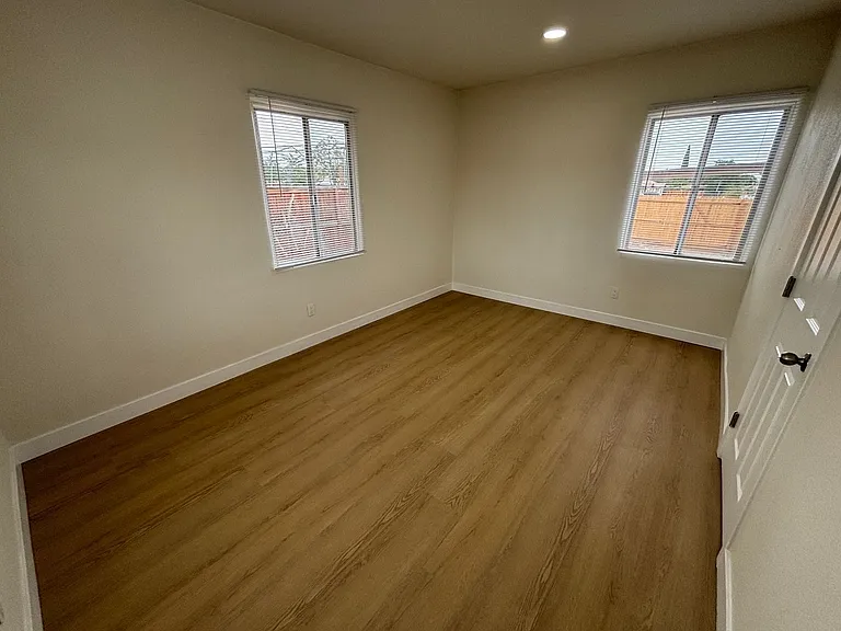 24339 Myers Ave — Photo 15