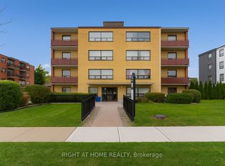 292 Finch Ave W #104, Toronto, ON M2R 1N1