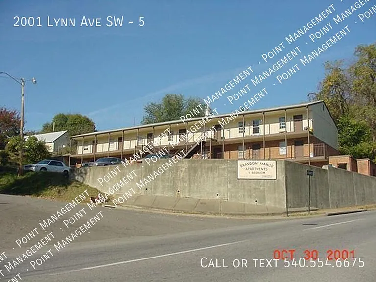 2001 Lynn Ave SW #5 — Photo 1