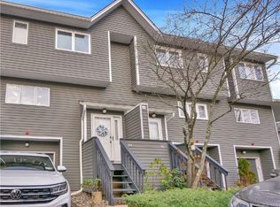 95 Village Grn, Bardonia, NY