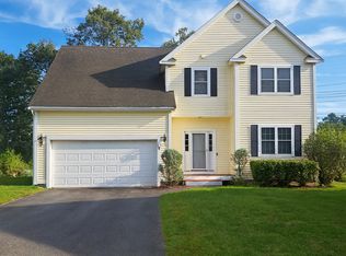 18 Equestrian Ln, Chelmsford, MA 01824
