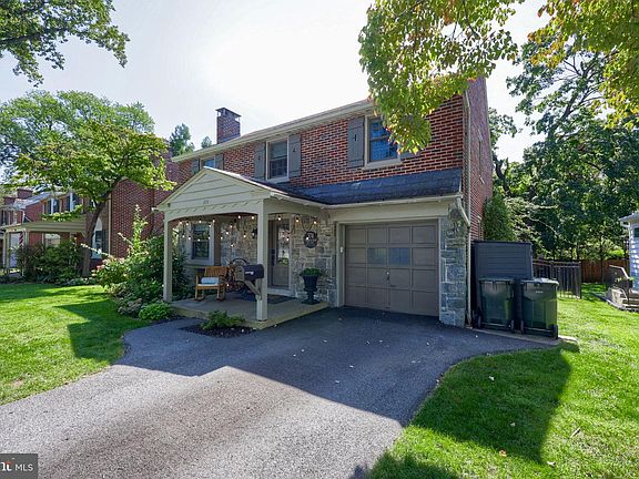 4th image of 974 Pleasure Rd