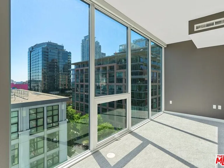 1050 S Grand Ave #1001 — Photo 9
