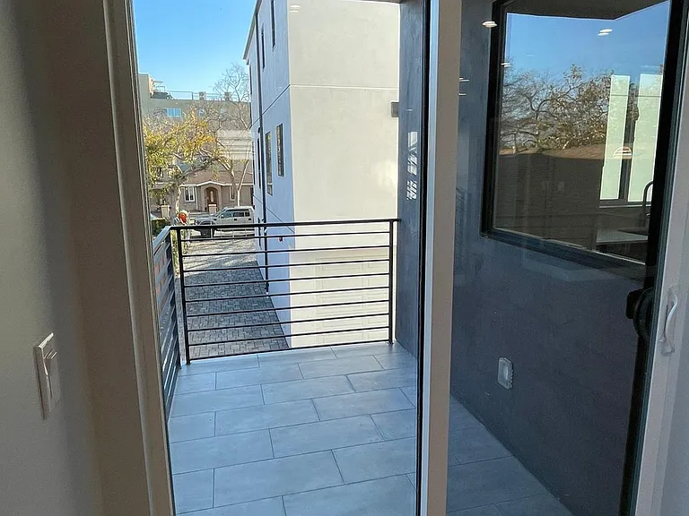 6347 Farmdale Ave — Photo 12