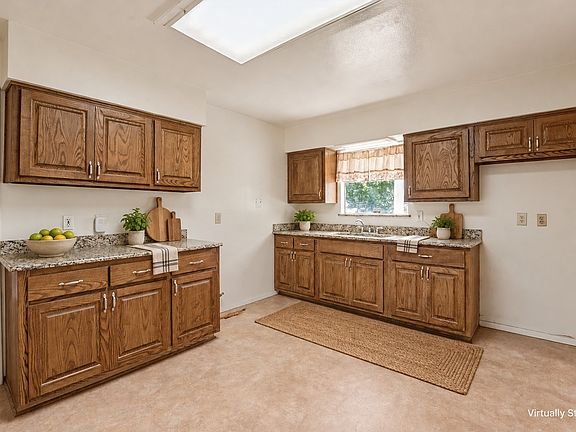 4th image of 2528 Rugby Ln