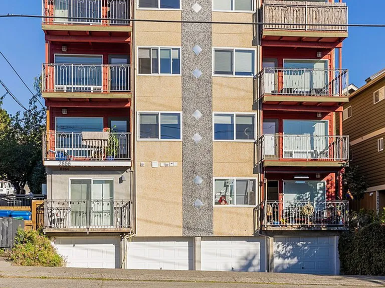 Barrett Square Apartments: Your Ideal Urban Home — Photo 13
