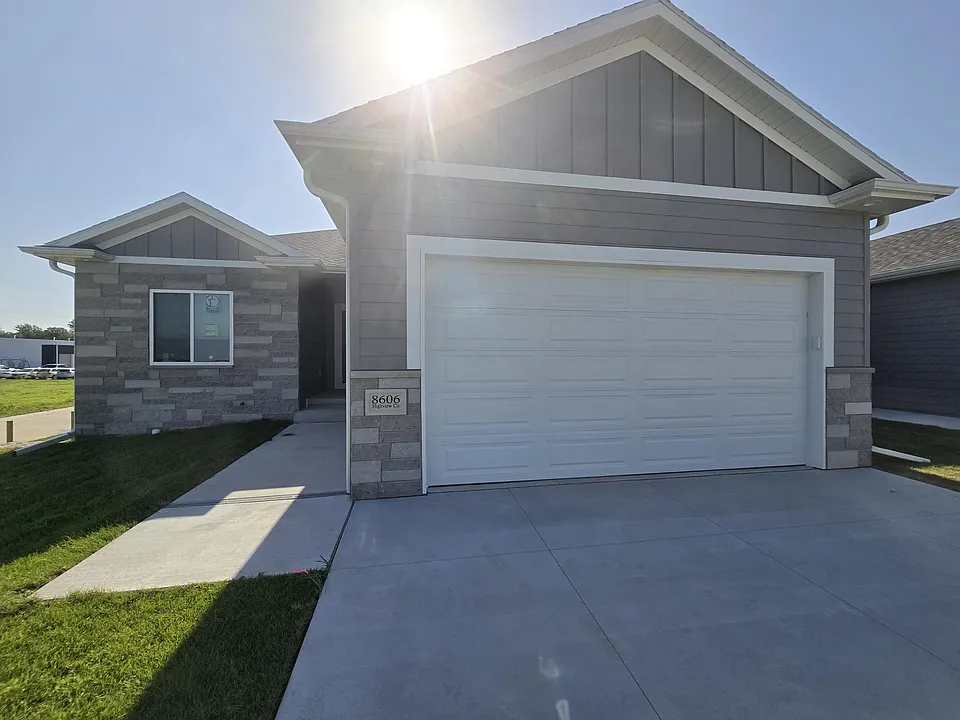 8616 Highview Cir