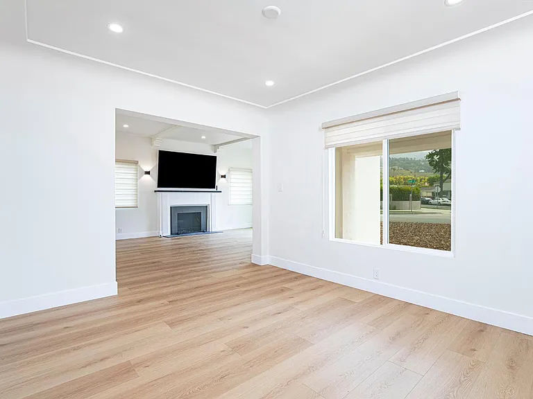 2225 Scott Rd — Photo 8