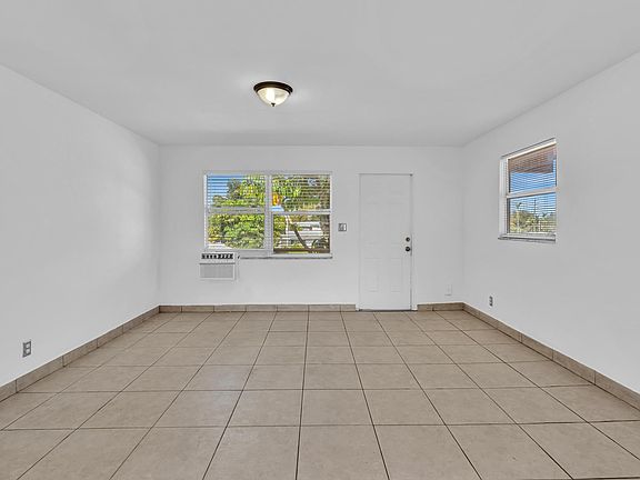 2nd image of 2417 N 19th Ave APT 2