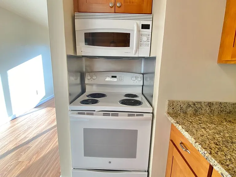 Summit Apartments — Photo 13