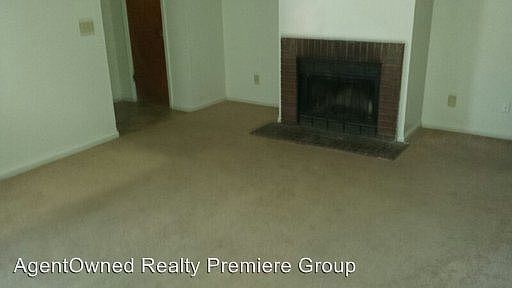 4th image of 152 Dorchester Manor Blvd #B