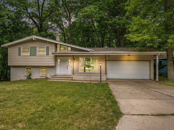 2037 Holliday Dr SW, Wyoming, MI 49519