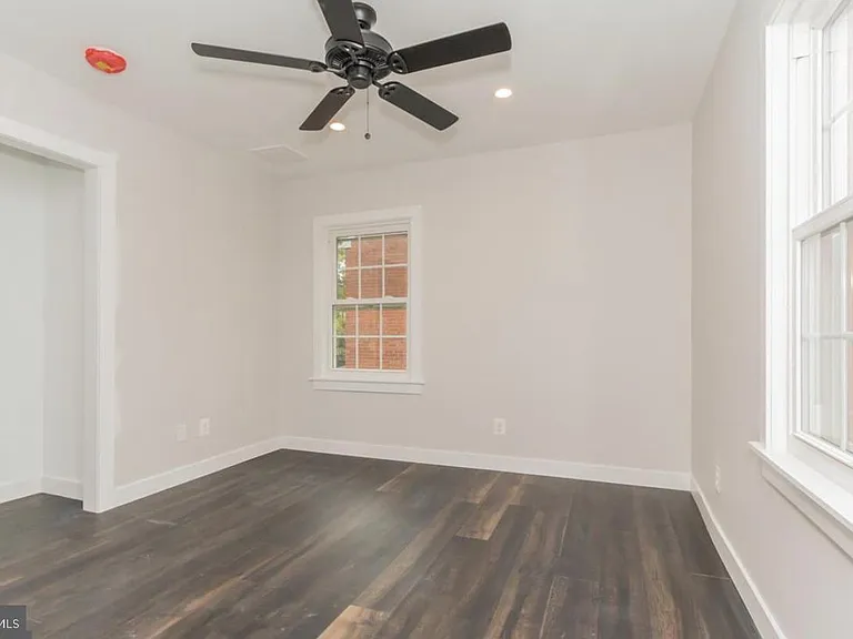 308 S Veitch St — Photo 13