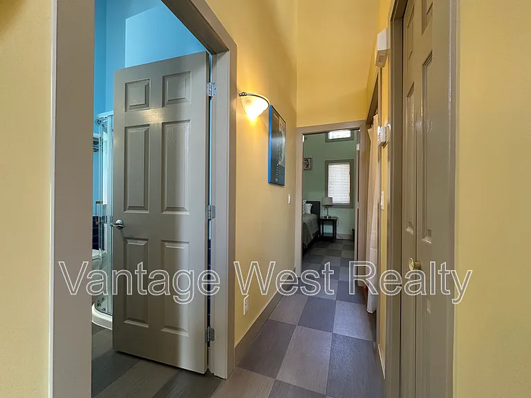 690 Kingsway Ave — Photo 11