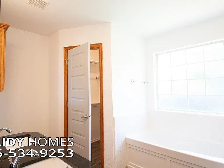 5004 SE 52nd St — Photo 20