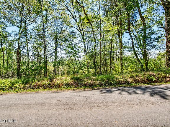 2nd image of 549 Oak Grove Rd