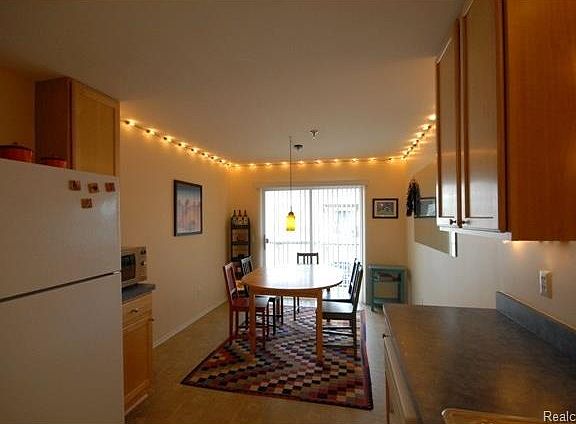 4th image of 125 Emerald Chase Dr #1