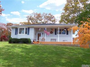 30 Halesite Dr, Sound Beach, NY 11789