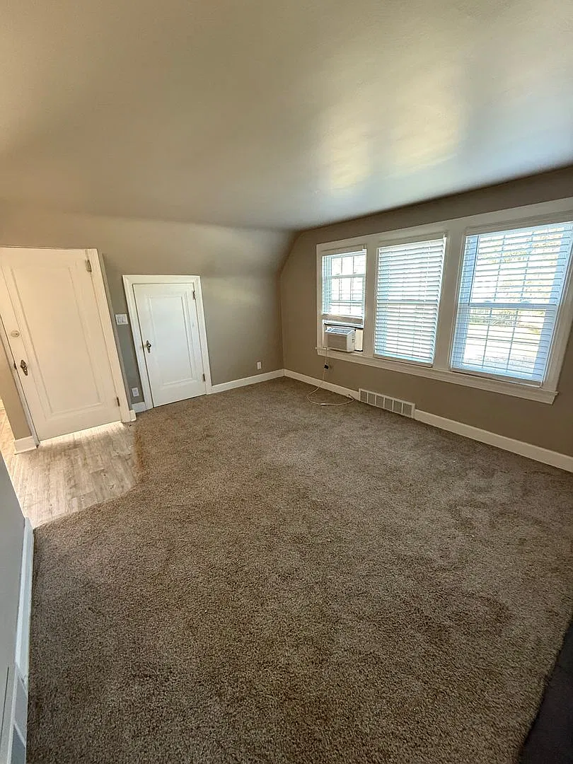 210 5th Avenue — Photo 2