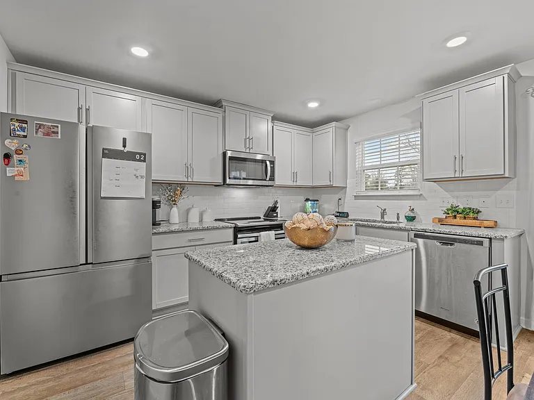 301 Ginger Dr — Photo 16