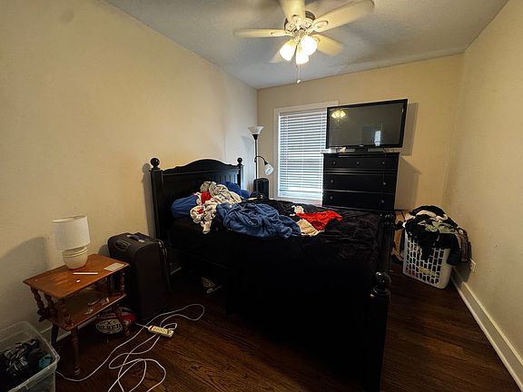 2nd image of 1383 W Greenleaf Ave #2N