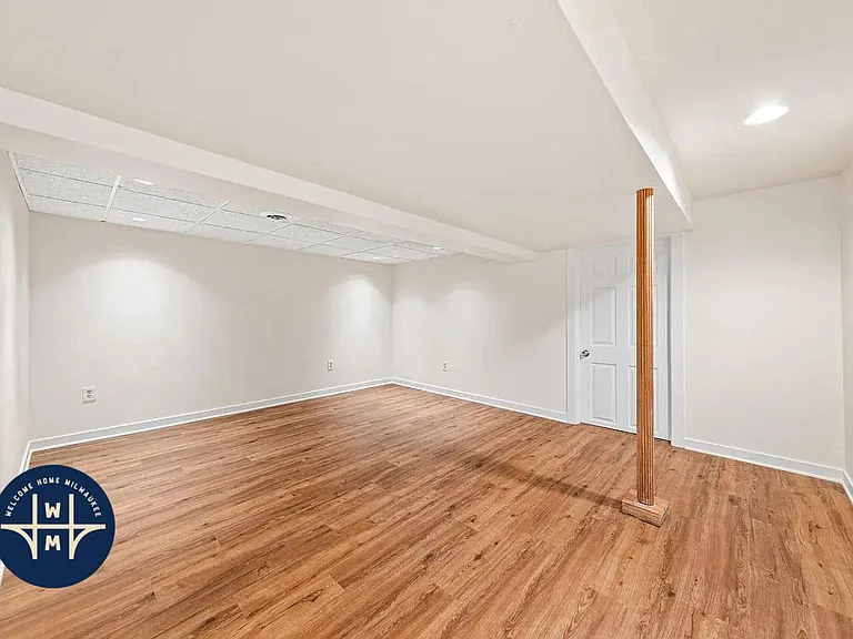 12400 Elmhurst Pkwy — Photo 17