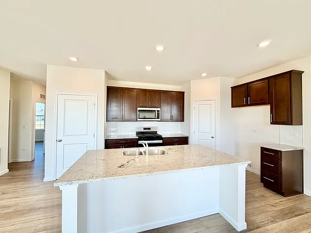3200 Peyton Cir — Photo 4