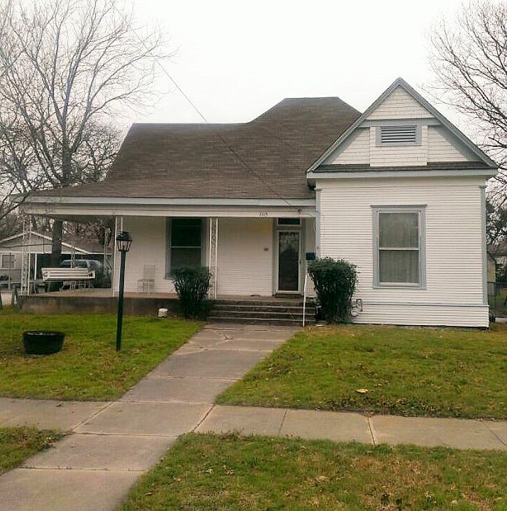 front of the house w/wrap around porch