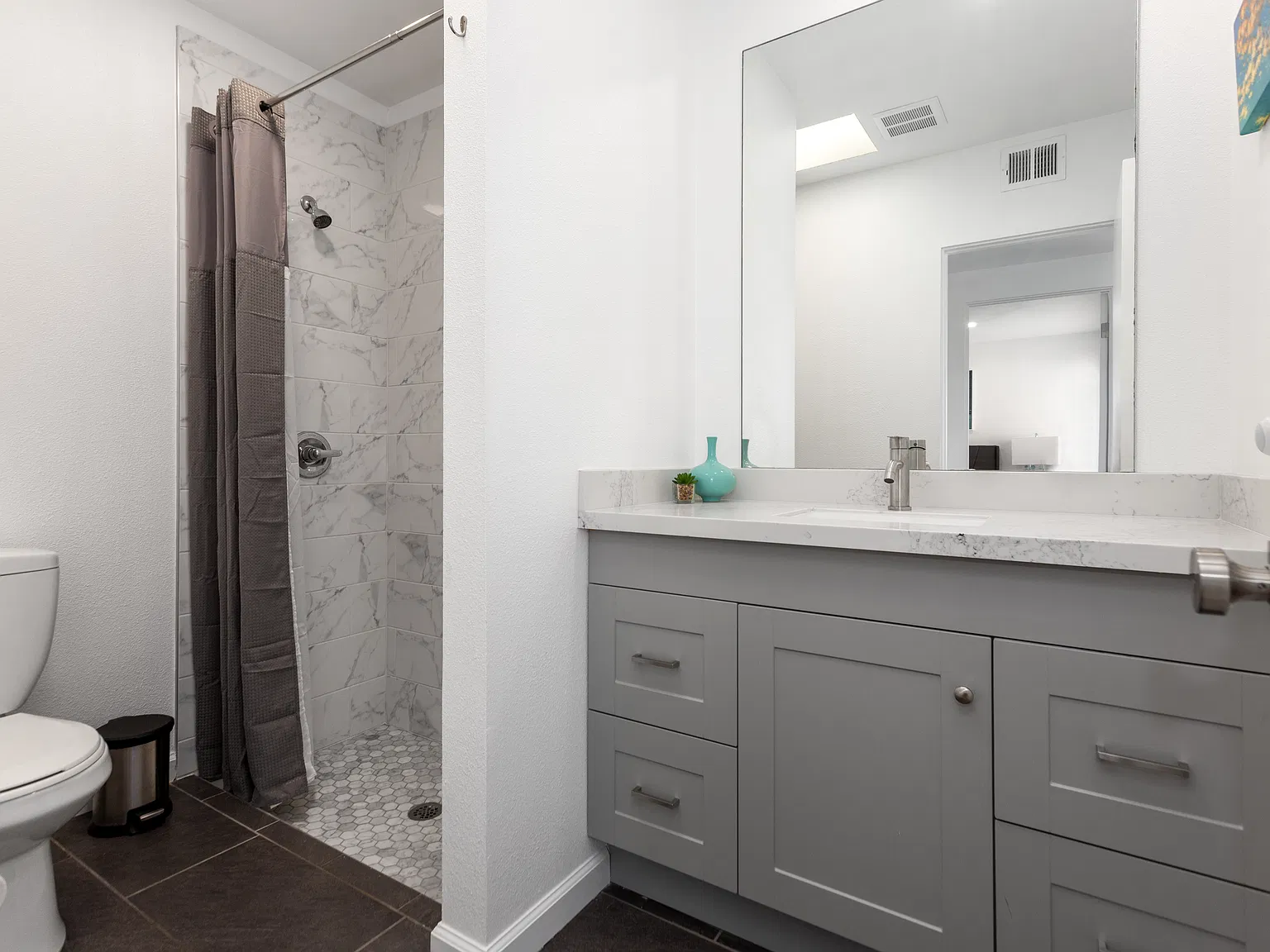 2 bed, 2.0 bath, 945 sqft, $2,400 — Photo 4