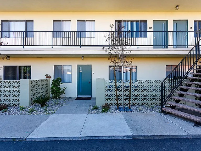 815 E Villa St — Photo 25