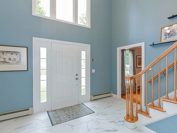 4th image of 5 Fox Hill Ln
