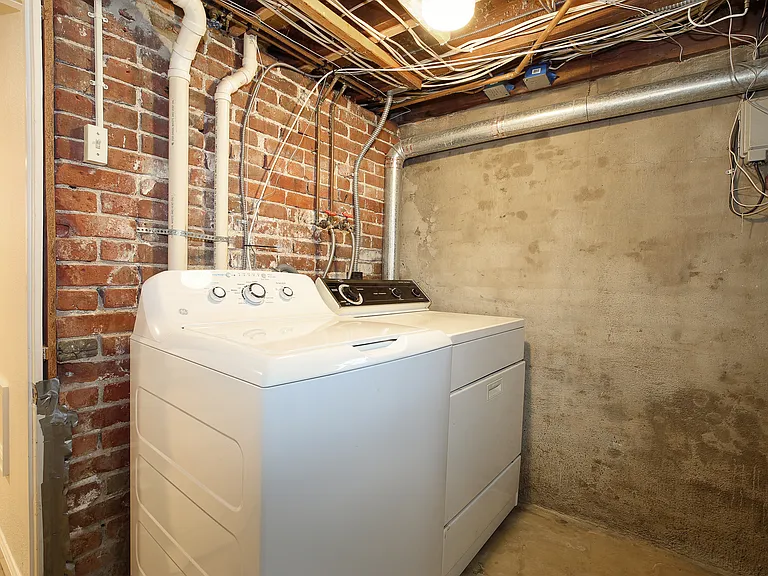 668 S Ogden St #B — Photo 24