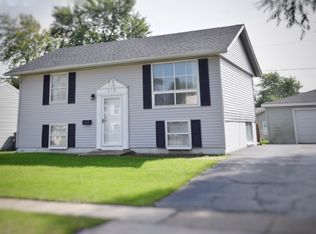 215 Hayes Ave, Romeoville, IL 60446