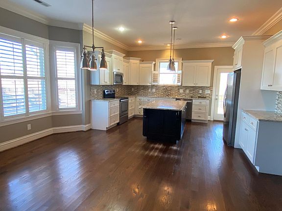 3rd image of 2773 Buckner Ln