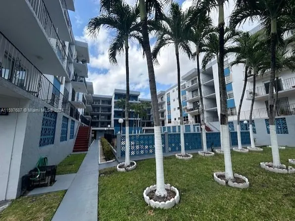 1635 W 44th Pl APT 307, Hialeah, FL 33012