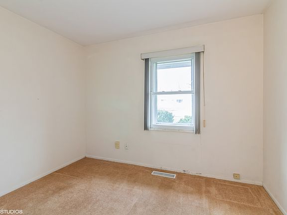 5th image of 805 Cypress Ln