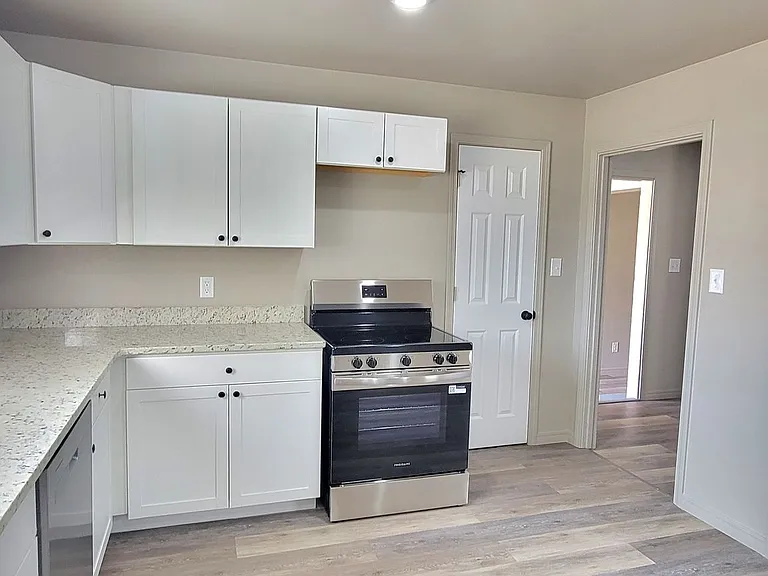 2112 Axtell St — Photo 12