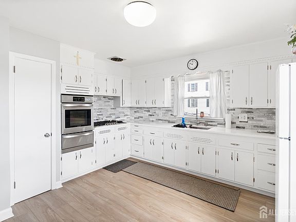 5th image of 654 Colgate Ave