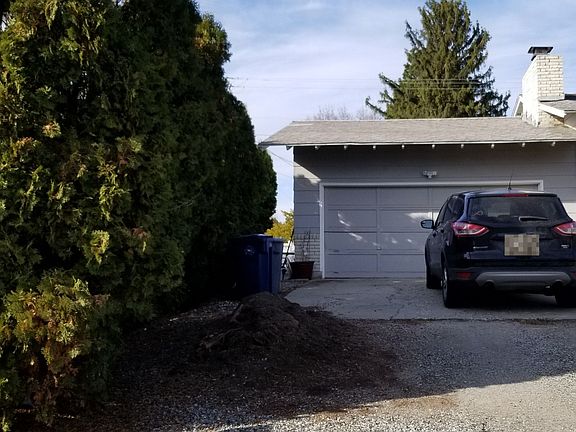 3rd image of 605 15th St NE